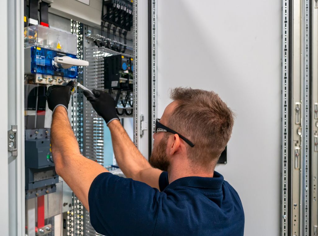 Installation électrique - Pose de prises et interrupteurs